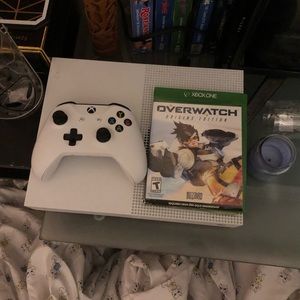 Xbox One S with Controller,headset, and Overwatch